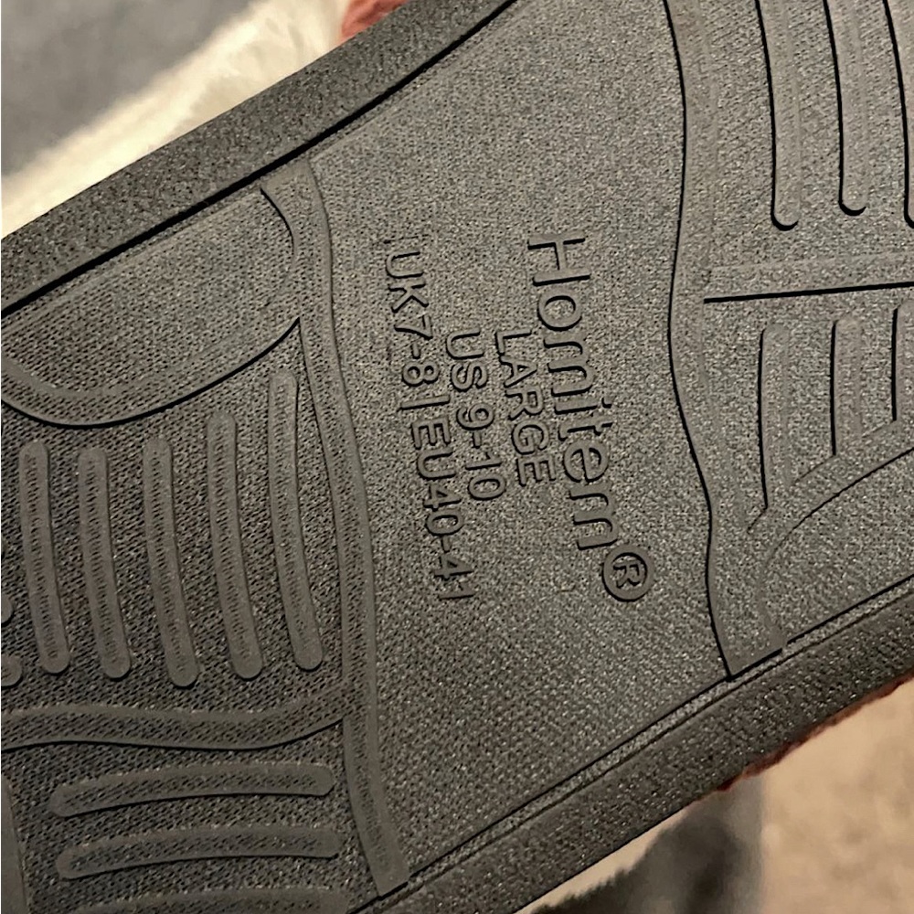 Home item house shoes found in an Amazon return store.